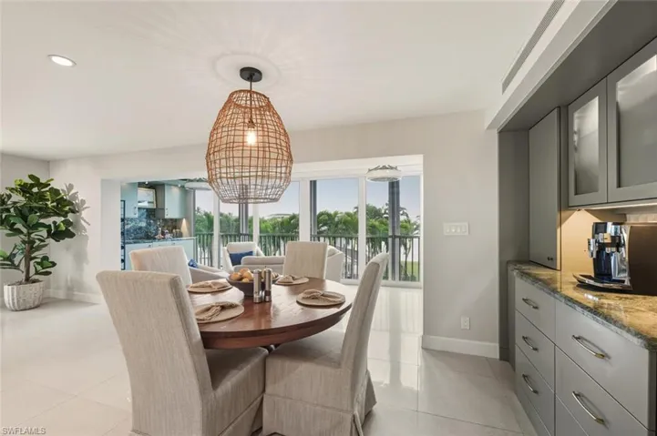 250 Park Shore Dr 101, Naples, Florida 34103