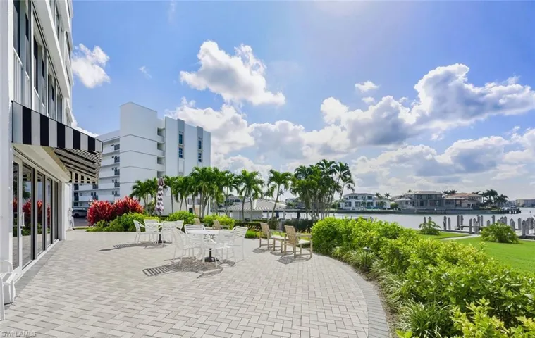 250 Park Shore Dr 101, Naples, Florida 34103