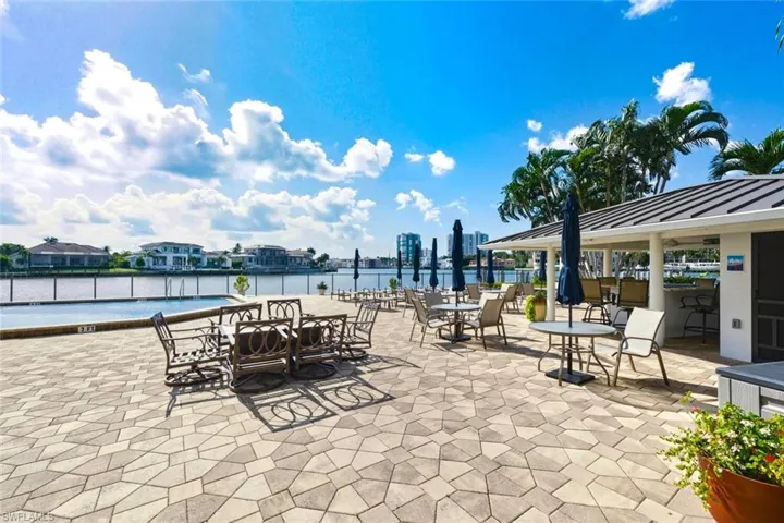 250 Park Shore Dr 101, Naples, Florida 34103