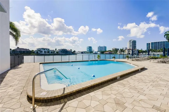 250 Park Shore Dr 101, Naples, Florida 34103
