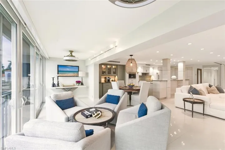 250 Park Shore Dr 101, Naples, Florida 34103