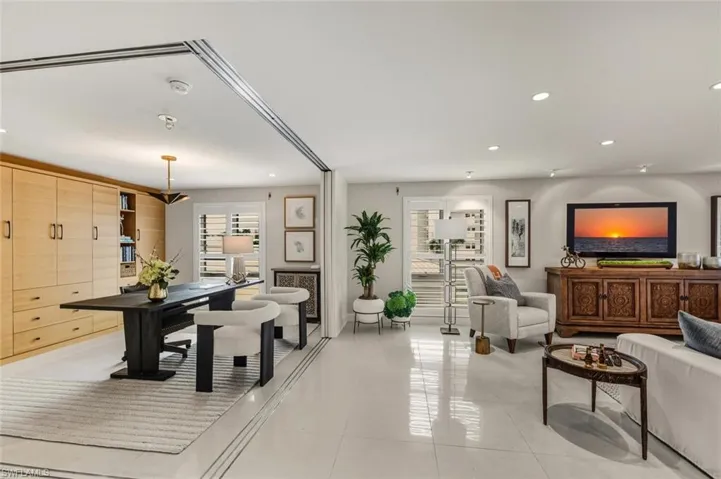 250 Park Shore Dr 101, Naples, Florida 34103