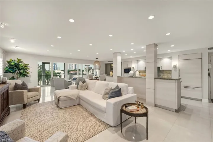 250 Park Shore Dr 101, Naples, Florida 34103