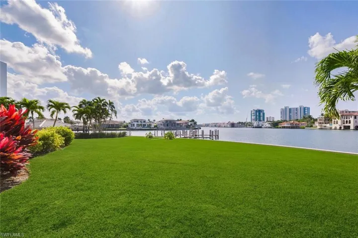250 Park Shore Dr 101, Naples, Florida 34103