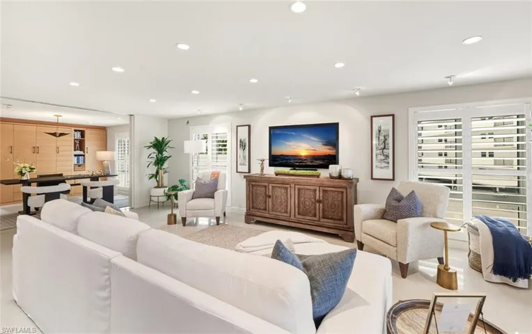 250 Park Shore Dr 101, Naples, Florida 34103