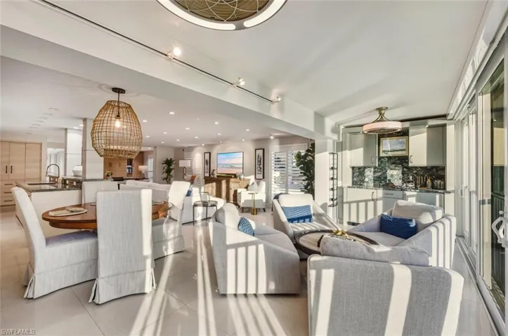 250 Park Shore Dr 101, Naples, Florida 34103
