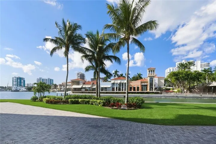 250 Park Shore Dr 101, Naples, Florida 34103