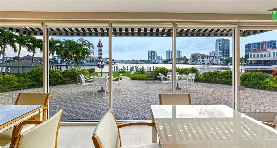 250 Park Shore Dr 101, Naples, Florida 34103