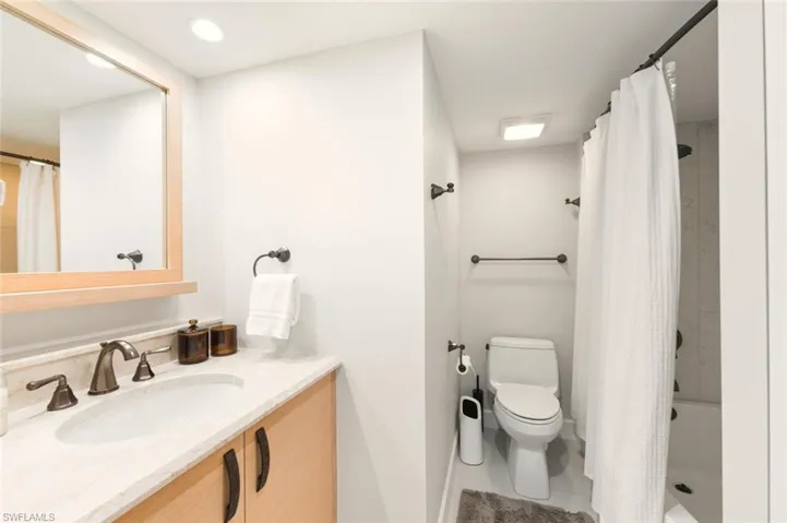 250 Park Shore Dr 101, Naples, Florida 34103