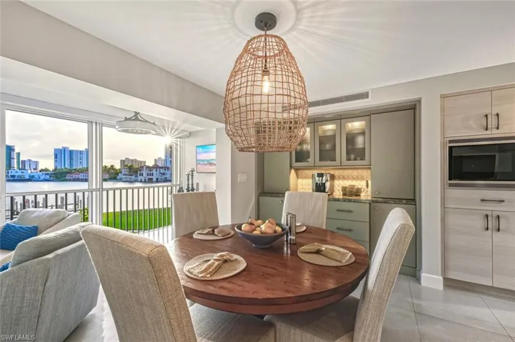 250 Park Shore Dr 101, Naples, Florida 34103