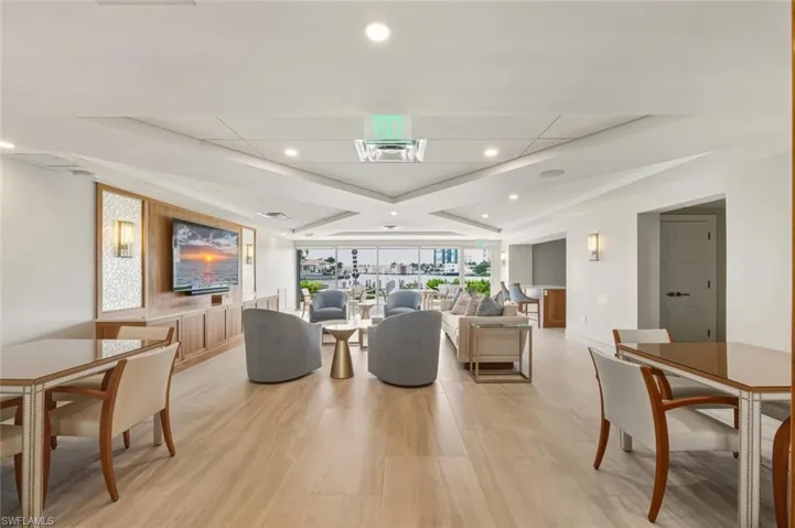 250 Park Shore Dr 101, Naples, Florida 34103