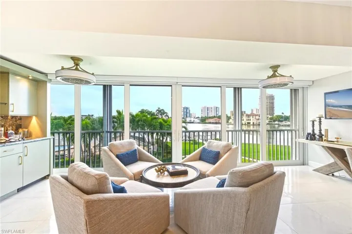 250 Park Shore Dr 101, Naples, Florida 34103