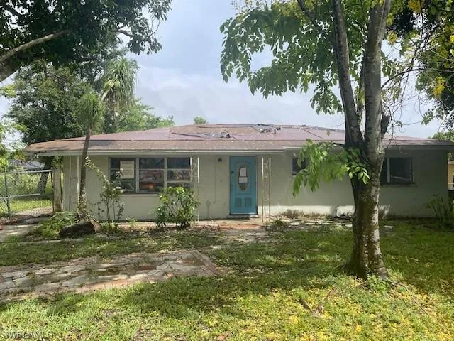 Ranch-style house featuring a front lawn