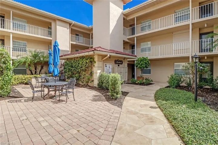 1051 Foxfire Ln # 201, Naples Fl 34104