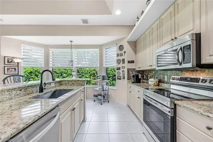 8241  Laurel Lakes  BLVD, Naples, FL 34119