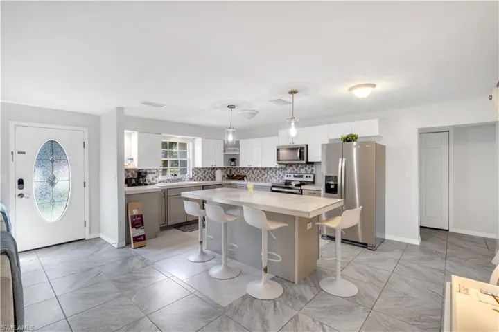 5602 Driftwood Pkwy, Cape Coral, Florida 33904
