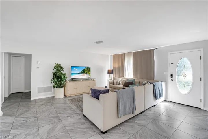 5602 Driftwood Pkwy, Cape Coral, Florida 33904