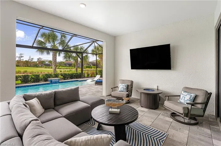 Covered lanai and a textured wall