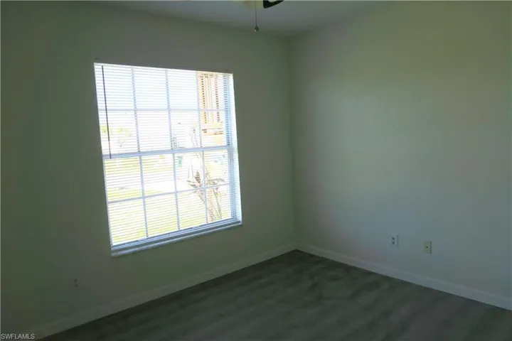 Unfurnished room featuring baseboards and ceiling fan