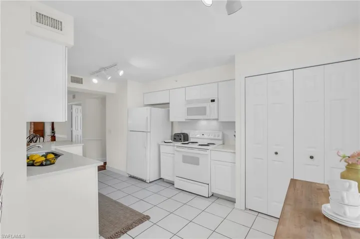 15475  Cedarwood  LN, Naples, FL 34110