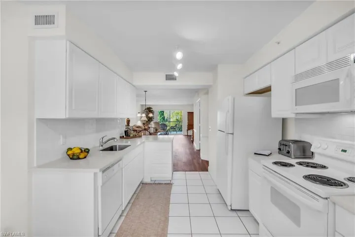 15475  Cedarwood  LN, Naples, FL 34110