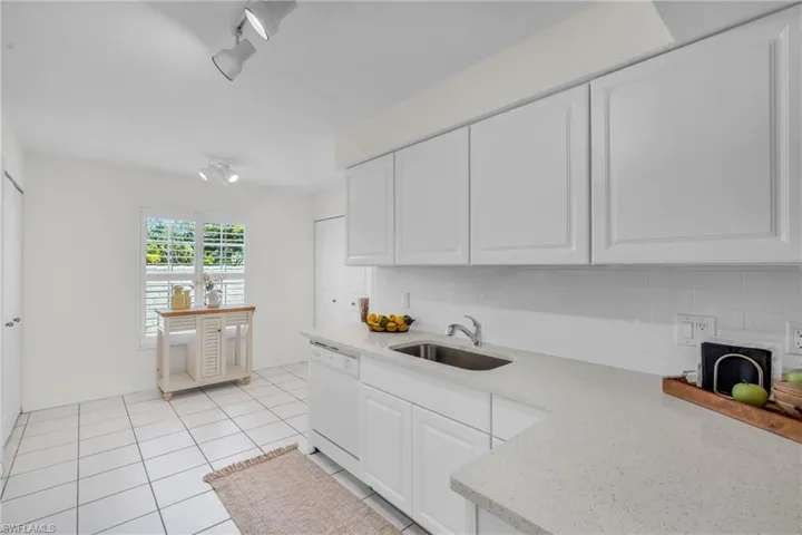 15475  Cedarwood  LN, Naples, FL 34110