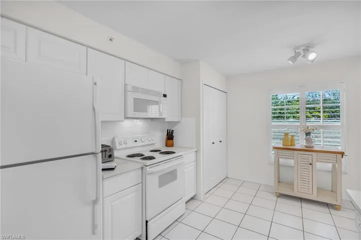 15475  Cedarwood  LN, Naples, FL 34110