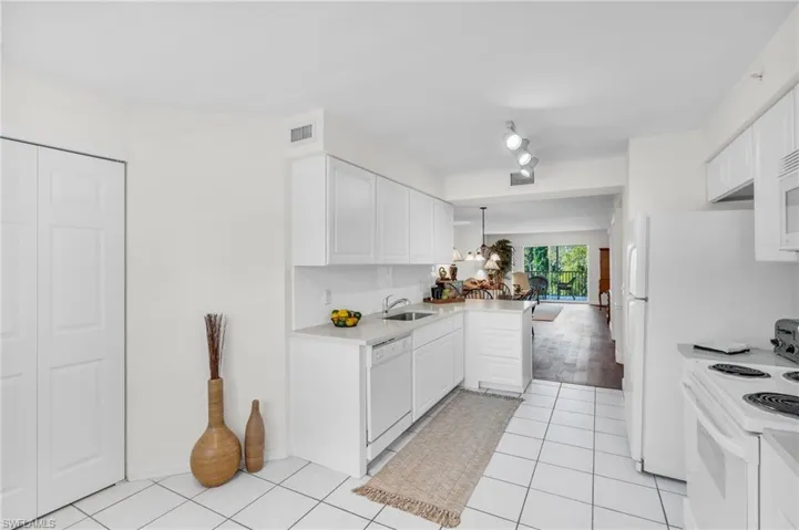 15475  Cedarwood  LN, Naples, FL 34110