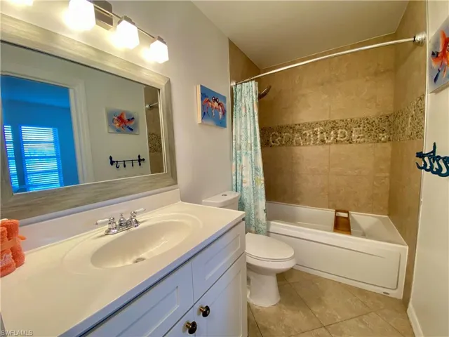 15568  Crystal Lake  DR, North Fort Myers, FL 33917