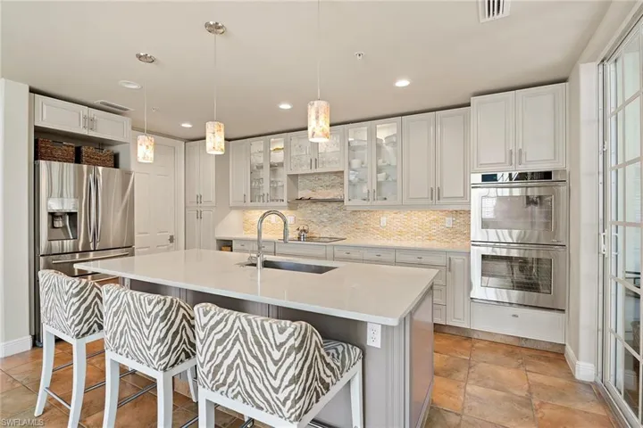 417  4th S AVE, Naples, FL 34102