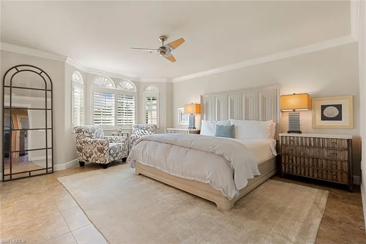 417  4th S AVE, Naples, FL 34102