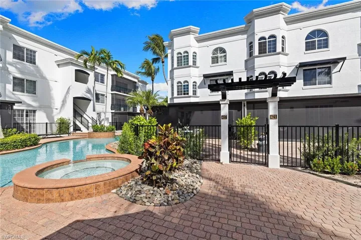 417  4th S AVE, Naples, FL 34102