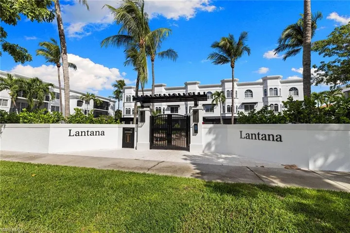 417  4th S AVE, Naples, FL 34102