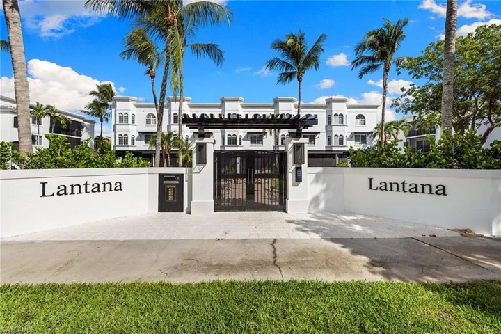417  4th S AVE, Naples, FL 34102