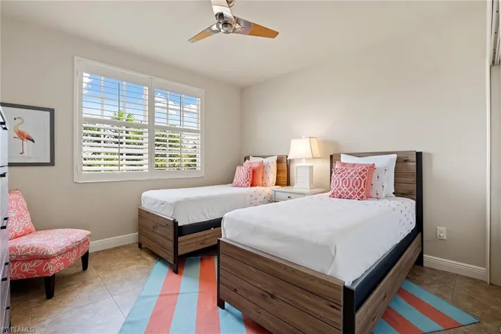 417  4th S AVE, Naples, FL 34102