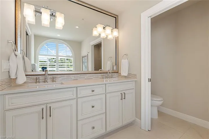 417  4th S AVE, Naples, FL 34102