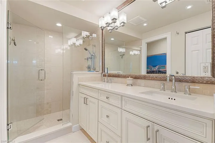 417  4th S AVE, Naples, FL 34102
