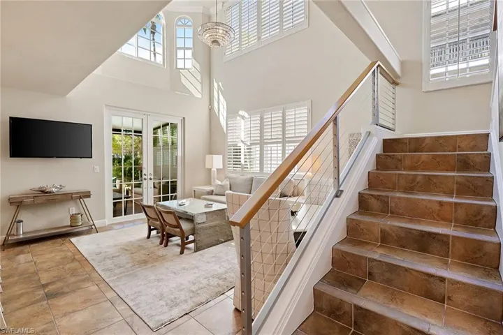 417  4th S AVE, Naples, FL 34102