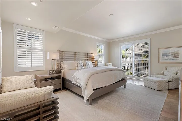 417  4th S AVE, Naples, FL 34102