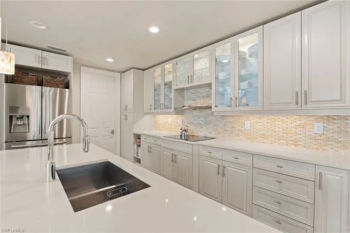417  4th S AVE, Naples, FL 34102