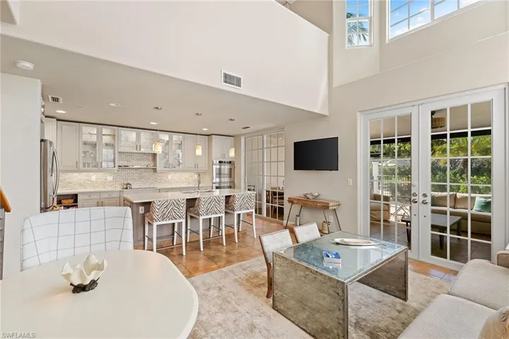 417  4th S AVE, Naples, FL 34102