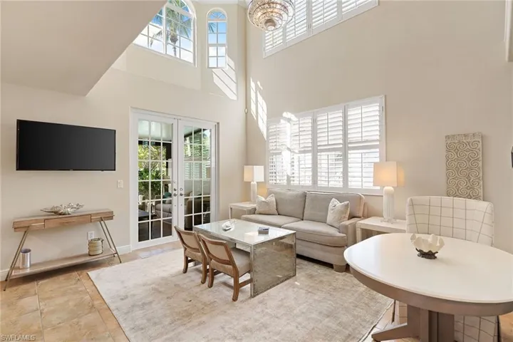 417  4th S AVE, Naples, FL 34102