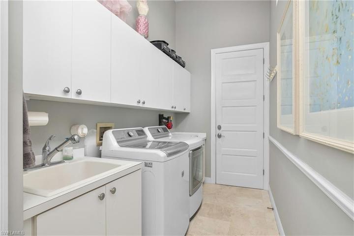 Large laundry room with closet & plenty of cabinets
