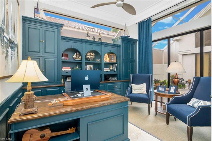 Study/office opens onto 2nd lanai