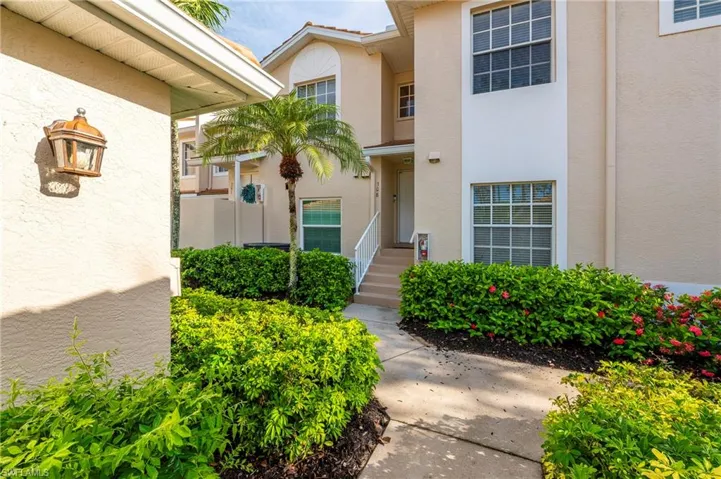 6325  Wilshire Pines  CIR, Naples, FL 34109