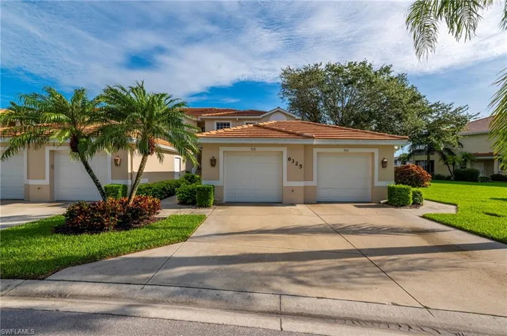 6325  Wilshire Pines  CIR, Naples, FL 34109