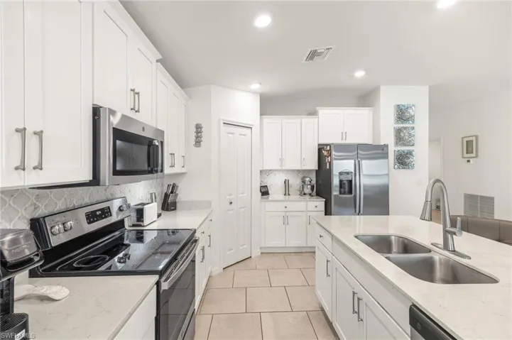 3813 Treasure Oak Way, Fort Myers, Florida 33905