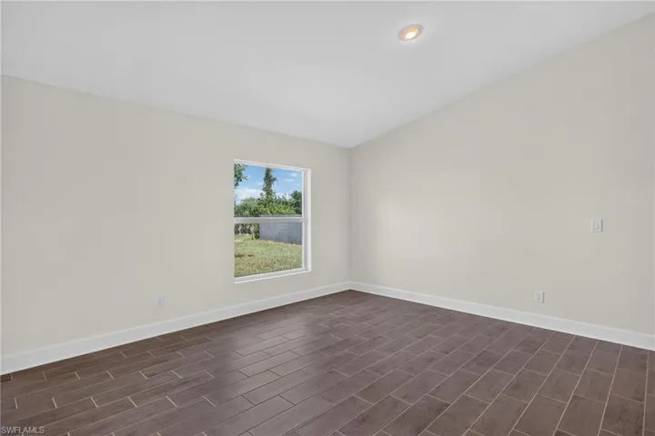 2520 Nw 20th Ave, Cape Coral, Florida 33993