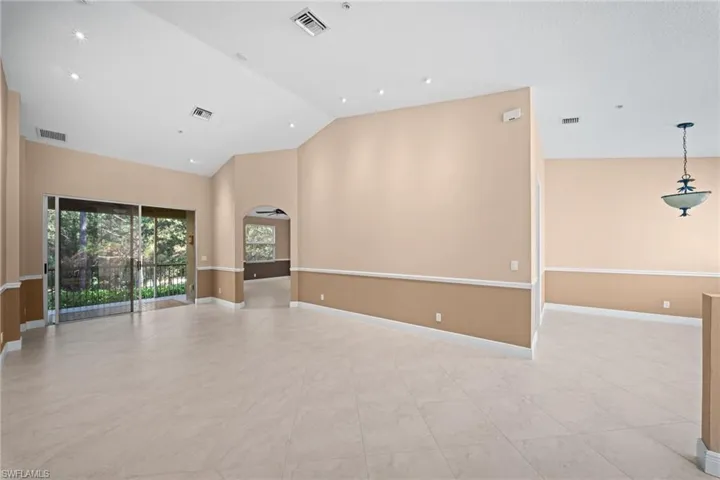 1405 Mariposa Cir 11202, Naples, Florida 34105