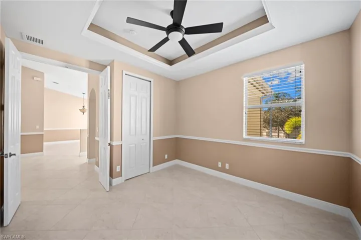 1405 Mariposa Cir 11202, Naples, Florida 34105